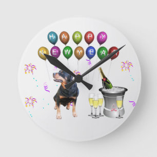 Rottweiler Hund glücklich Neues Jahr Runde Wanduhr