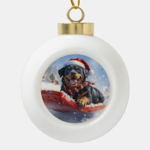 Rottweiler-Hund im Schlitten Lass es schneien Weih Keramik Kugel-Ornament