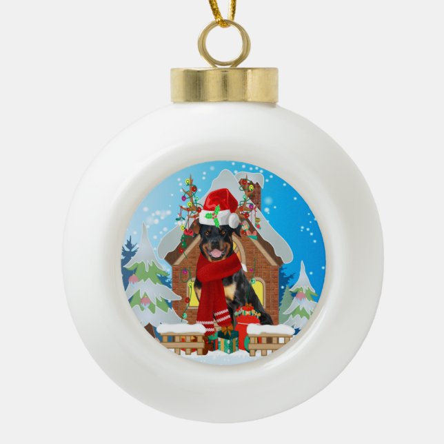 Rottweiler Hund mit Weihnachtsgeschenken Keramik Kugel-Ornament (Vorderseite)