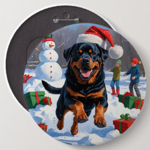 Rottweiler läuft im Schnee mit Weihnachtsmütze Button