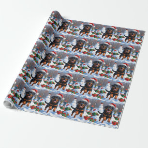 Rottweiler läuft im Schnee mit Weihnachtsmütze Geschenkpapier