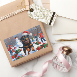 Rottweiler läuft im Schnee mit Weihnachtsmütze Rechteckiger Aufkleber