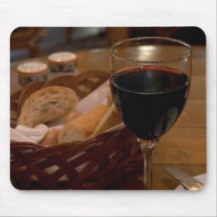 Rotwein in einem italienischen Restaurant Mousepad
