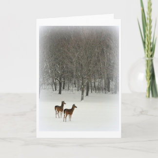 Rotwild im Holz in der Schnee-Gruß-Karte Karte