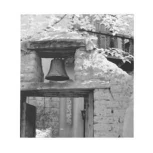 Rough adobe bell in entrway, Santa Fe, New Notizblock