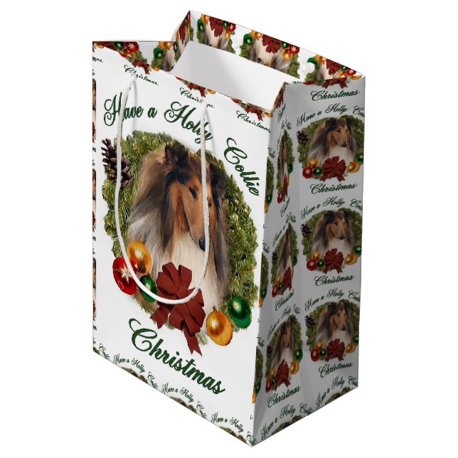 Rough Collie Christmas Mittlere Geschenktüte (Rückseite Schrägansicht)