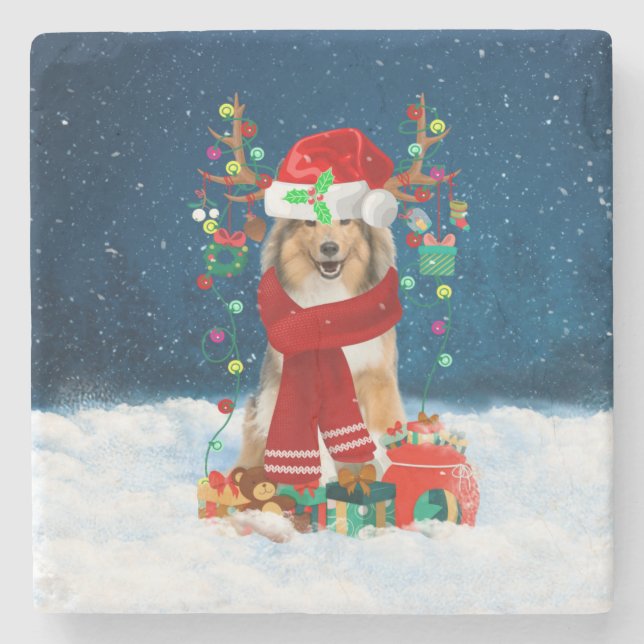 Rough Collie Dog in Snow mit Weihnachtsgeschenken Steinuntersetzer (Vorderseite)
