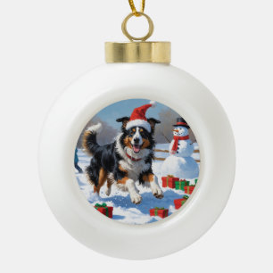 Rough Collie läuft im Schnee mit Weihnachtshut Keramik Kugel-Ornament