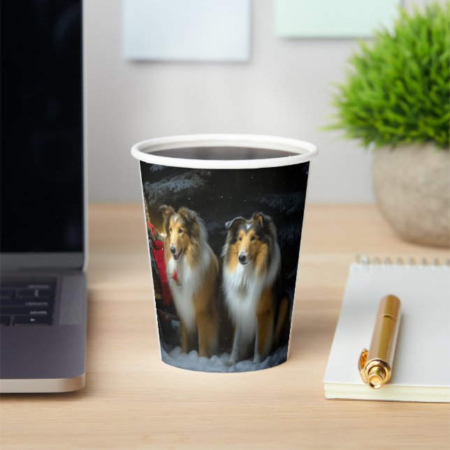Rough Collie Snowy Sleigh Weihnachtsdekor Pappbecher (InSitu)