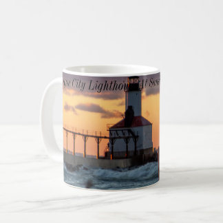 Rough Waters at Sunset - Michigan City Lighthouse Kaffeetasse