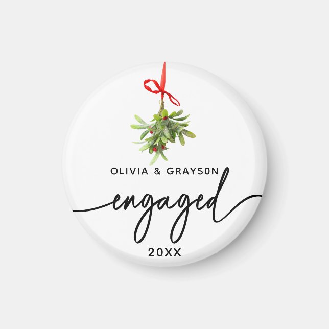 Round Mistletoe Engaged Magnet Keepsake (Vorne)