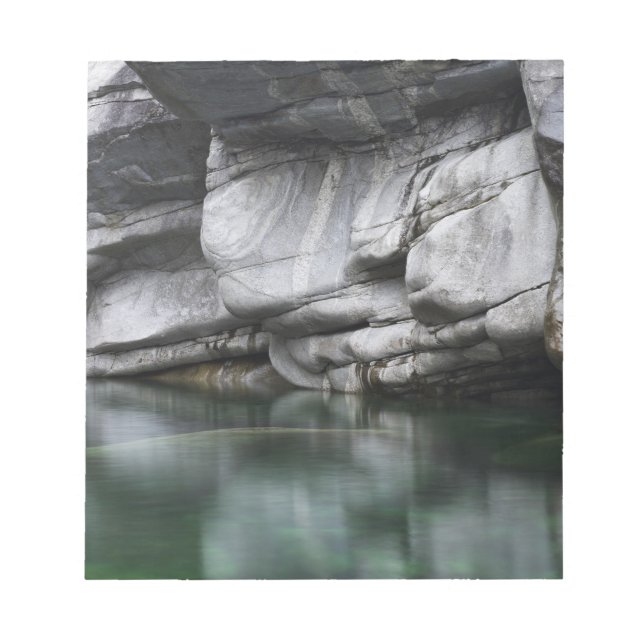 Rounded Rock Cliff by Verzasca River Notizblock (Vorderseite)
