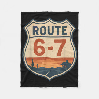 Route 6-7 Meme Lustig Retro Vintage Autobahnschild Fleecedecke
