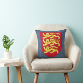 Royal Arms of England On Blue Denim Imitats Linen Kissen