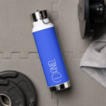 Royal Blue Modern Typografy Personalisiert Trinkflasche<br><div class="desc">Eine trendige, vakuumisolierte Wasserflasche mit personalisiertem Namen in weißer, moderner Typografie auf königsblauem Hintergrund. Stellen Sie die Flasche nach Belieben ein, indem Sie den Namen bearbeiten und nach Belieben den Namen durch Ihren eigenen Namen ersetzen. Ideal für ein Geburtstagsgeschenk, Hochzeitsgeschenk, Trauzeuge, etc. Wählen Sie Ihre Wasserflasche. Wählen Sie Ihre Wasserflasche....</div>