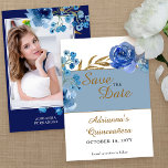 Royal Blue Rose und Gold Leaf Quinceanera Foto Save The Date<br><div class="desc">Foto Save the Date für Quinceanera oder jeden anderen besondere Anlass. Elegantes Blumendesign mit Aquarell-Rose-Blume blüht und Blätter in Blau- und Goldtönen. Modernes Design für Ihre kommende süße 15., 15. Geburtstagsfeier. Bitte stöbern Sie in meiner Rose und Gold Leaf Collection nach passenden Produkten oder schreiben Sie mir, um die Vorlagen...</div>