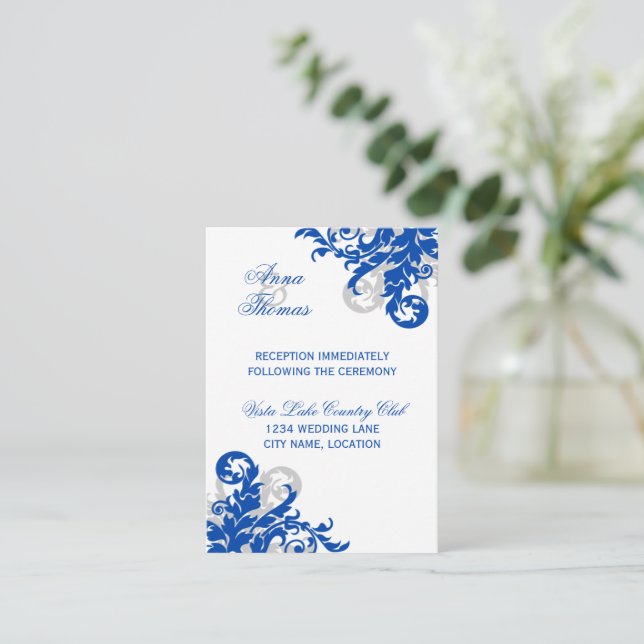 Royal Blue Silver Blühe Hochzeitsempfang Begleitkarte (Stehend Vorderseite)