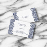 Royal Blue und White Vintag Paisley Visitenkarte<br><div class="desc">Elegante königsblaue,  Vintage,  blumengeschmückte Paisley-Spitzen auf weißem Pisley-Hintergrund. Anpassbare dunkelblaue,  traditionelle Schrift- und Serifentypografie. Elegantes Design für einen Hochzeitsdesigner beruflich.</div>