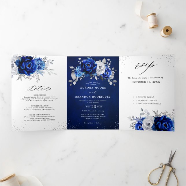 Royal Blue White Metallic Silver Floral Wedding Dreifach Gefaltete Ankündigung (Innenseite)