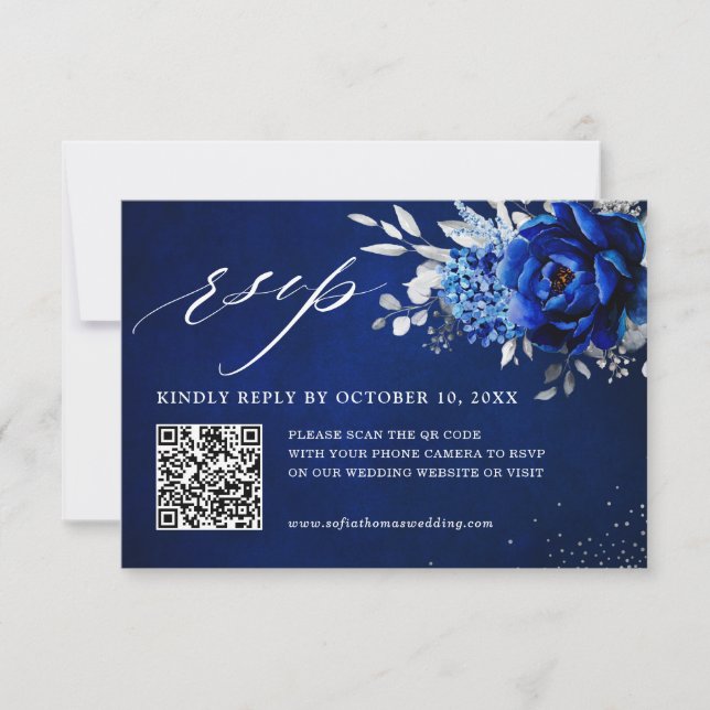 Royal Blue White Metallic Silver Floral Wedding QR RSVP Karte (Vorderseite)