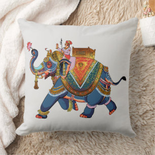 Royal Elephant's Journey: Indisches Folklore-Desig Kissen