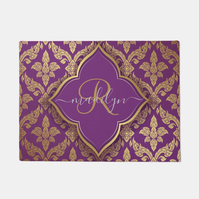 Royal Lila Gold Damask Muster Fleur Monogram Fußmatte (Vorderseite)