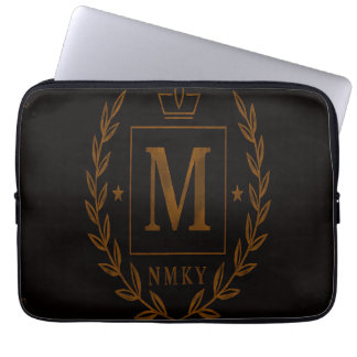 "Royal NMKY-Emblem – Monogramm-M-Wappen-Design" Laptopschutzhülle
