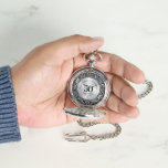 Royal Silver Zierrahmen Hochzeitstag Armbanduhr<br><div class="desc">Zum 25. Geburtstag des 25. Geburtstages kann man die Uhr mit einem silbernen,  königlichen Rahmen auf schwarzem Hintergrund bewundern. Gedenken Sie Ihre Silberhochzeit,  indem Sie diese Taschenuhr schenken.</div>