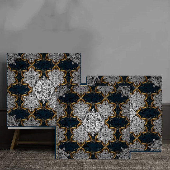 Royal White and Gold Mandala Baroque elegant flora Fliese (Von Creator hochgeladen)