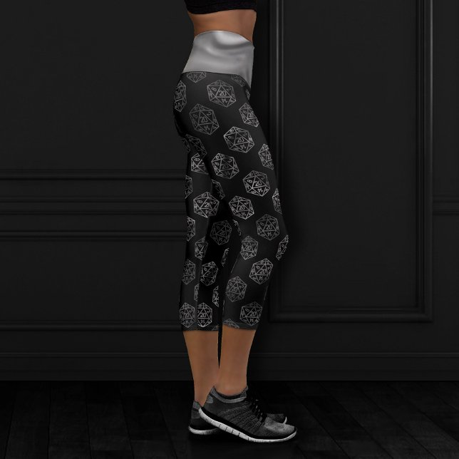 RPG Dice | Fantasy Old School Tabletop Retro Gamer Capri Leggings (Von Creator hochgeladen)