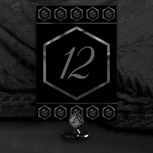 RPG Dice | Fantasy Old School Tabletop Retro Gamer Tischnummer (Von Creator hochgeladen)