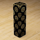 RPG Dice | Gold Fantasy Retro Tabletop PnP Gamer Weinbox<br><div class="desc">Es ist immer GAME ON so wählen Sie Ihre Waffe und Rolle Initiative... Ein neuartiges GEEK CHIC Gamer Hochzeit/Party Thema perfekt für jeden alten Schultisch RPG Stift/Stift und Papier (PnP) Fantasy-Rollenspieler mit einer 20-seitigen Dundle-Polyhedral Würfel mit einer natürlichen 20 Rolle für den roleplay magischen Zauberer Dragons oder Dungeon Master (DM/GM)...</div>