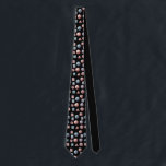 RPG Würfel Gemustert Black Krawatte<br><div class="desc">Ein stilvoller schwarzer Kragen mit einem spielerischen Muster von RPG Würfeln,  einschließlich d4,  d6,  d8,  d10,  d12 und d20 in pastellrosa und blauen Tönen. Ideal für Spielfreunde,  Dungeons & Dragons-Fans oder für alle,  die einen einzigartigen und geek-chic-Flair in ihr formales oder lässiges Gewand stecken möchten.</div>