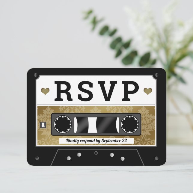 RSVP-Ankündigung von Retro Cassette Tape Wedding Einladung (Stehend Vorderseite)
