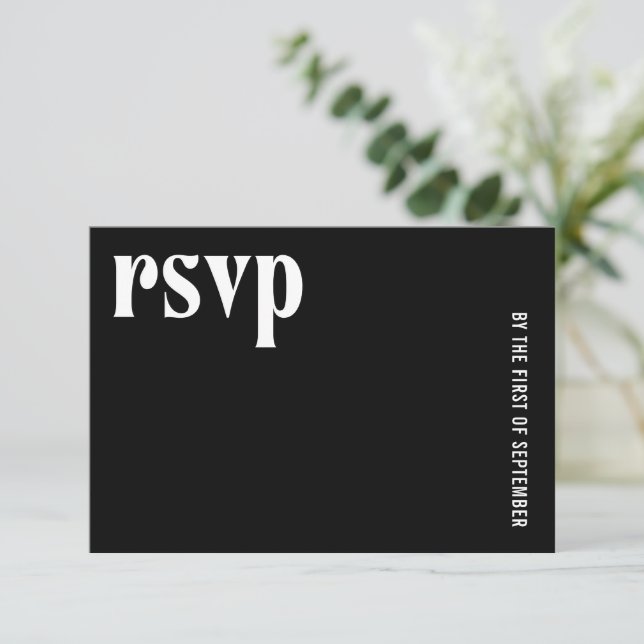 Ruby Black Modern Wedding RSVP Karte (Stehend Vorderseite)