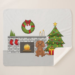 Ruby Cavalier Hund in einem festlichen Weihnachtsz Sherpadecke