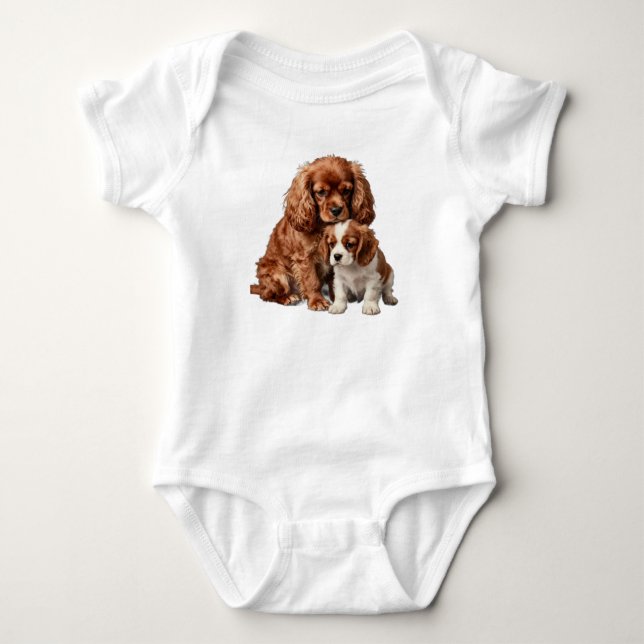Ruby Cavalier Spaniel und ihr Blenheim-Welpe Baby Strampler (Vorderseite)