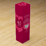 Ruby Hochzeitstag Foto Weinkiste Wein-Geschenkverpackung<br><div class="desc">40. Ruby Jubiläum Geschenkbox Wein oder Spirituosen. Schöne Rubies in den Herzen rot mit Foto Steineffekt Vorlage Ruby Wedding Anniversary Weinkiste Verpackung. Passen Sie mit Ihren eigenen Empfängern Namen oder Verwandten Details und Foto an. Das Jahr des 40. Jahrestages ist traditionell mit Ruby verbunden. Aktuell liest Gratulation Melanie & Richard...</div>