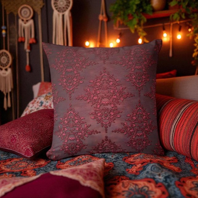 Ruby Red Distressed Damask Kissen (Von Creator hochgeladen)