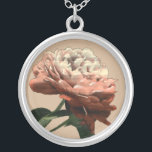 Ruby-Rote Rose mit weißen Akzenten Versilberte Kette<br><div class="desc">Eine Chariklia Zarris Original,  diese rubinrote rote Rose erstreckt sich auf ein Licht,  das seine Blütenblätter erhellen. Ist es die Sonne,  die auf der Rose scheint,  oder ein künstliches Licht? Ein tolles Stück,  mit dem Sie Ihre Kunstsammlung starten können!</div>