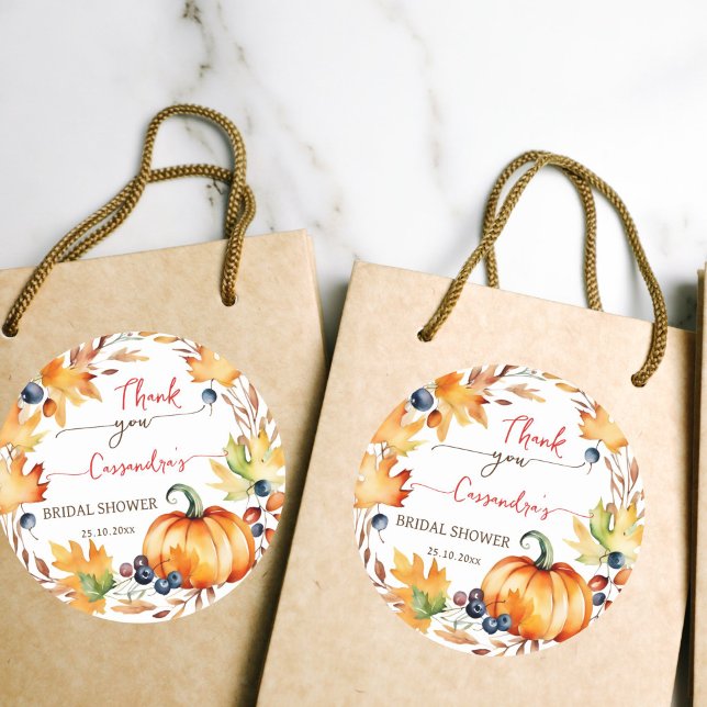Rückgang der Liebe Kürbiskürbis Blätter Kranz Brau Runder Aufkleber (Fall in love bridal shower favor gift thank you stickers pumpkin autumn leaves berry wreath stickers)