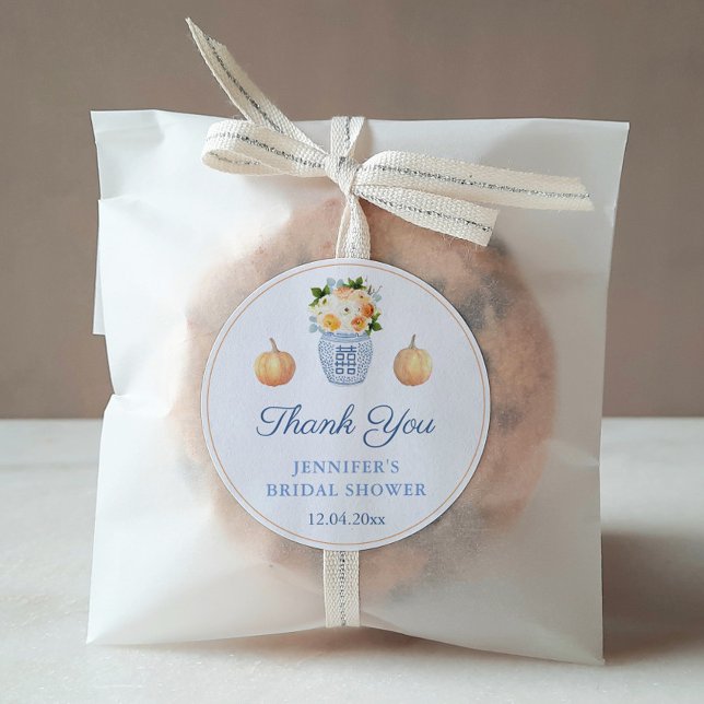 Rückgang der Liebe Pumpkins Herbst Brautparty Gefa Runder Aufkleber (Chinoiserie Chic Fall Baby or Bridal Shower Favor Stickers with watercolor orange pumpkins)