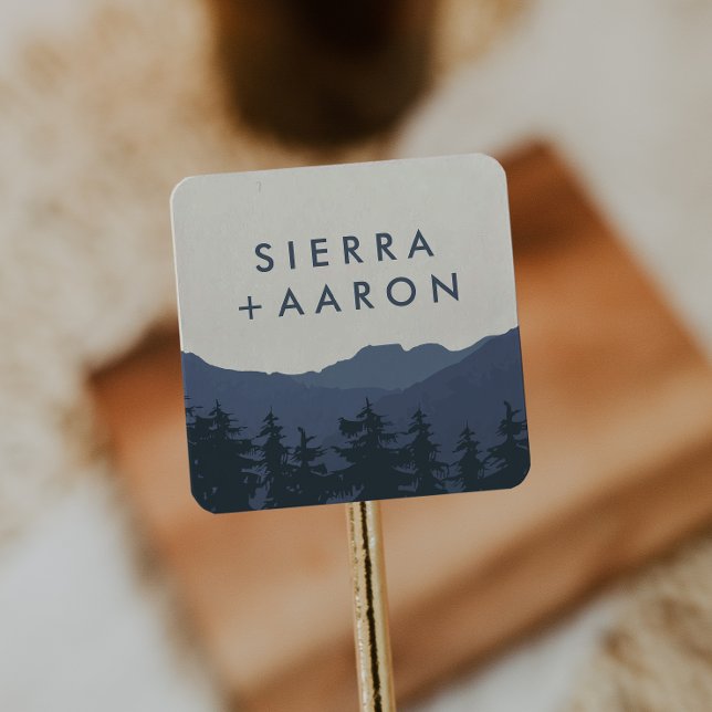 Rückkehr zu den Hochzeitsgipfeln in den Bergen - U Quadratischer Aufkleber (Von Creator hochgeladen)