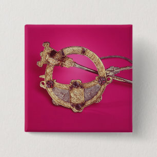 Rückseite der Tara-Brosche Button