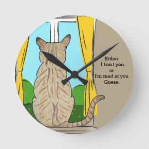 Rückseite von Katzenvertrauen oder verrückte runde Wanduhr