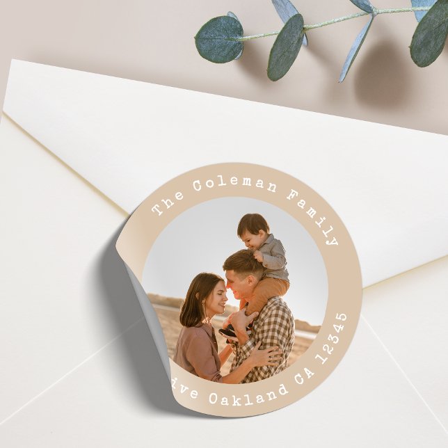 Rücksendeadresse Family Foto Klassischer Rundaufkl Runder Aufkleber (Family photo return address label by Guava - stylish, elegant, and fully customizable)