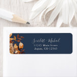 Rücksendeadresse für die Sturznacht<br><div class="desc">Dieses elegante Retourenlabel aus Hochzeit im Herbst besticht durch handbemalte Aquarellfarben in Orange- und Terrakotta-Blätter,  cremefarbene und beige Dahlien sowie wunderschöne rostfarbene Rose auf marinischem Hintergrund. Finden Sie passende Artikel in der Navy Autumn Romance Collection.</div>