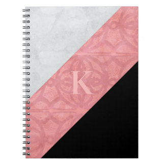 Ruddy Pink Batik und Black Water Color Mit Monogra Notizblock