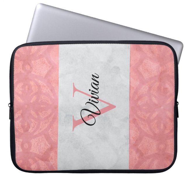 Ruddy Pink Batik und Grau Wasserfarbe Mit Monogram Laptopschutzhülle (Vorderseite)