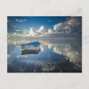 Ruderboot auf dem Wasser Postkarte